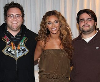 Evan Bogart (left), Beyonce and David "DQ" Quinones.