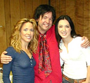 Jeff Trott with Sheryl Crow and Michelle Branch.