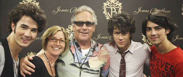 Pictured (l-r): Kevin Jonas Jr., Sue Drew (ASCAP VP of Pop & Rock Membership), Jon Lind, Nick Jonas and Joe Jonas.