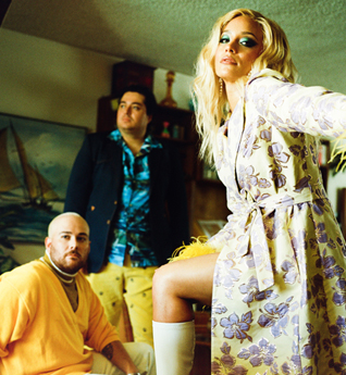 Michelle Joy Of Rising Pop Band CANNONS Talks About Their Hit “Fire For You,” Their EP <em>Shadows</em>, And New Song “Bad Dream” 1 Cannons band with Michelle Jly