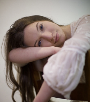 Emily Pyscher’s “Different Bar” Named September “Best Song Of The Month” 1 Emily Pyscher